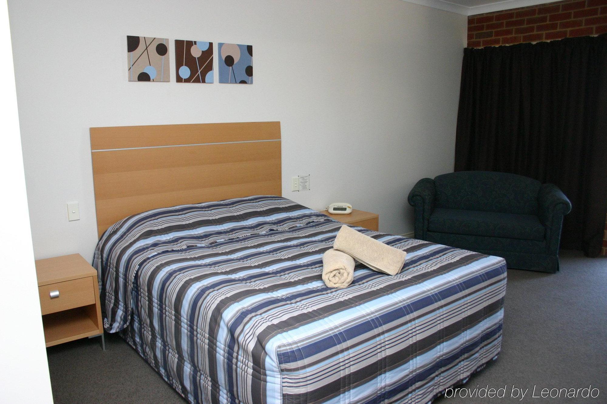 Golden Reef Motor Inn Бендиго Номер фото